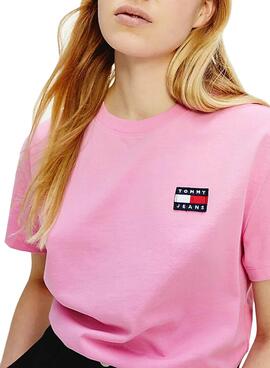 T-Shirt Tommy Jeans Badge Rosa pour Femme