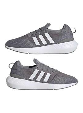 Baskets Adidas Swift Run 22 Gris pour Homme