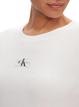 T-shirt Calvin Klein tissé slim blanc pour femme.
