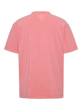 T-shirt Tommy Jeans Badge Washed Rose pour homme.