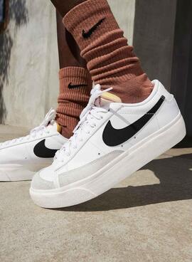 Chaussures Nike Blazer Low Platform Blanche Pour Femme