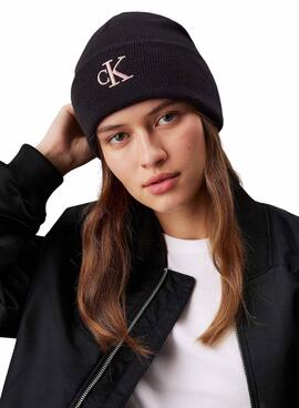 Bonnet Calvin Klein Jeans Monogramme noir pour femme