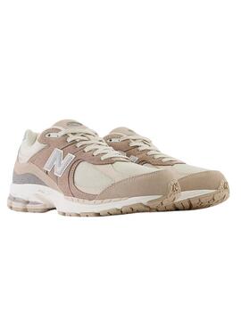 Chaussures New Balance M2002R beige pour femme