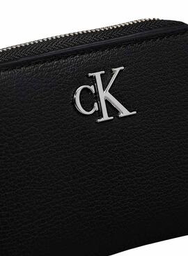 Portefeuille Calvin Klein Jeans Emblem noir pour femme.