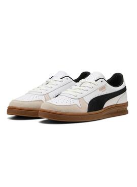 Chaussures Puma Indoor blanches pour hommes.