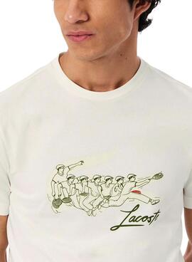 T-shirt Lacoste tennis avec imprimé René Lacoste beige pour homme.