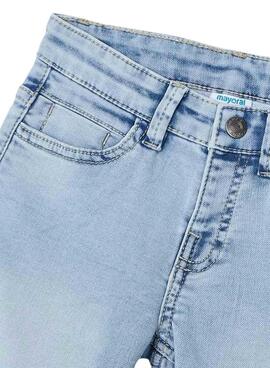 Bermuda Mayoral en denim suave con efecto desgastado para niño.
