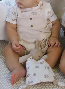 Grenouillère bébé beige avec bavoir Mayoral simulé