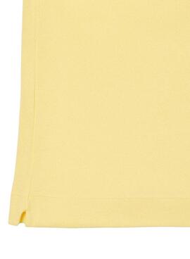 Polo Lacoste en piqué ajuste clásico amarillo para hombre.