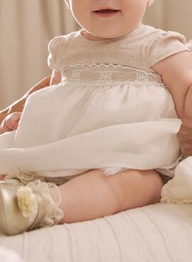 Robe de cérémonie beige pour bébé de la marque Mayoral.