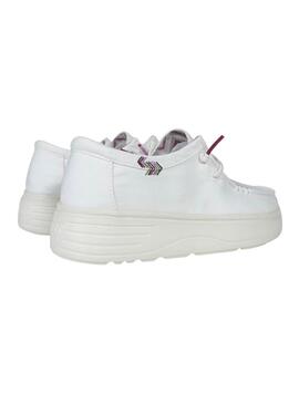 Chaussures de marche blanches pour femme de la marque Walkin Pitas Natal.