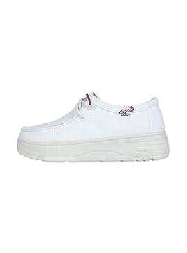 Chaussures de marche blanches pour femme de la marque Walkin Pitas Natal.