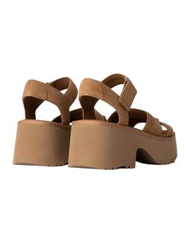 S'il vous plaît, rendez-moi simplement la traduction en français de ceci : Sandales UGG New Heights avec bride de cheville camel pour femme.