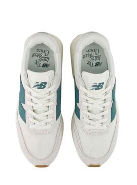 Chaussures New Balance 370 CC blanches et vertes pour hommes et femmes.