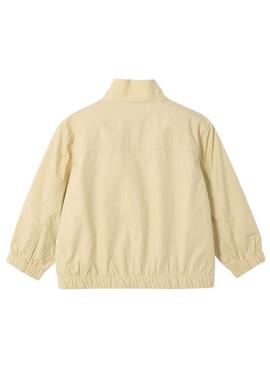 Veste Mayoral à poches multiples jaune pour garçon.