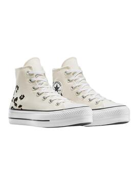 Des baskets Converse Chuck Taylor All Star Lift beige léopard pour femme.