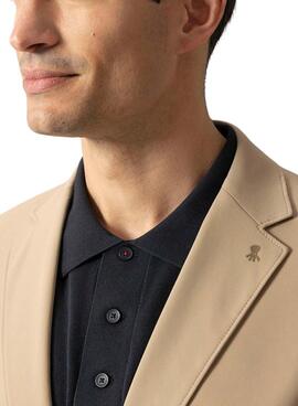 La Americana El Pulpo ultraligera classic beige para hombre serait traduite en français par l'américaine El Pulpo ultra-légère beige classique pour homme.