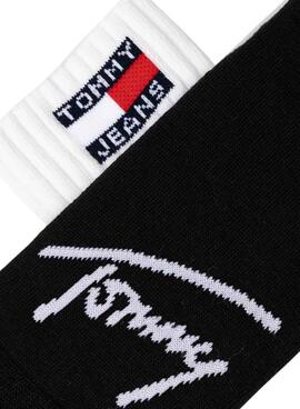 Paquets de 2 chaussettes Tommy Jeans Sports à rayures noires et blanches pour hommes et femmes.
