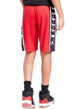 Short Bermuda Air Jordan rouge pour enfant.