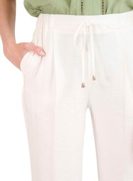 Pantalon satiné Naf Naf Marbel blanc pour femme.