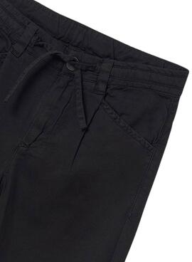 Pantalon Mayoral noir décontracté pour garçon.