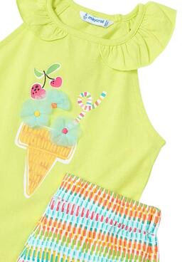 Ensemble de short Mayoral avec des applications vertes pour fille.