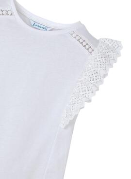 T-shirt Mayoral en crochet blanco para niña.