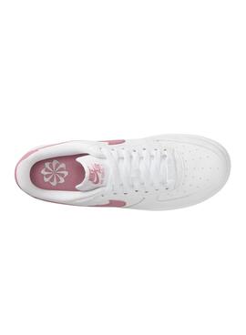 Des baskets Nike Air Force blanches pour femme