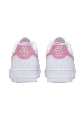 Des baskets Nike Air Force blanches pour femme