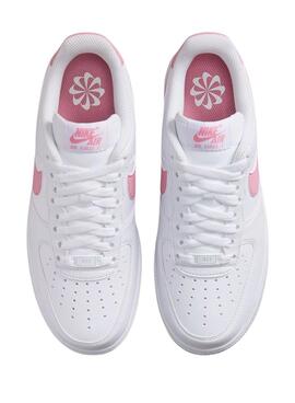 Des baskets Nike Air Force blanches pour femme