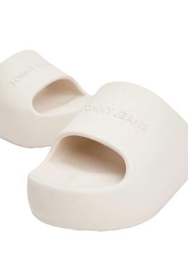 Sandales Tommy Jeans Chunky Pool blanches pour femmes.