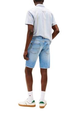 Bermudes Tommy Jeans Scanton en denim clair pour homme.