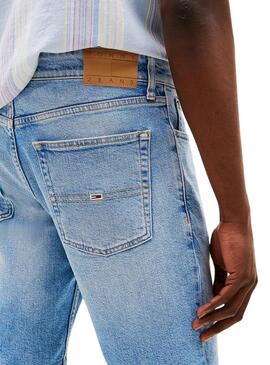 Bermudes Tommy Jeans Scanton en denim clair pour homme.
