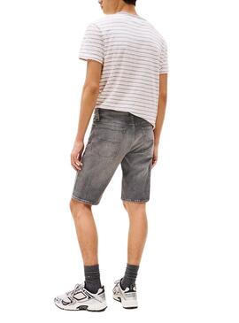 Bermuda Tommy Jeans Ronnie gris pour homme.