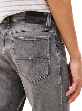 Bermuda Tommy Jeans Ronnie gris pour homme.