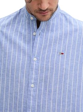 Chemise Tommy Jeans en lin à rayures bleues et blanches pour homme.