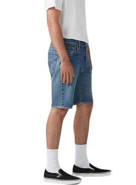 Bermuda en jean Levi's 405 estándar lavado medio para hombre.