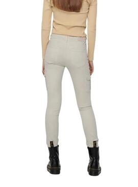 Pantalon cargo slim beige pour femme Missouri de la marque Only.
