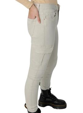 Pantalon cargo slim beige pour femme Missouri de la marque Only.