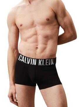 Paquete de 3 calzoncillos Calvin Klein bóxer ajustados negros para hombre.