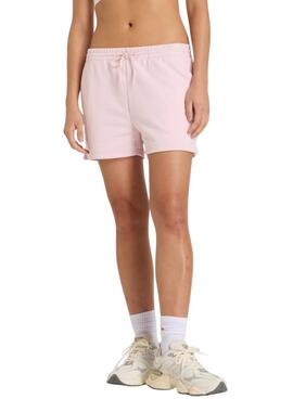 Shorts New Balance Essentials French Terry rose pour femme.