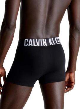 Pack 3 caleçons Calvin Klein boxer ajustés noir et blanc pour homme.