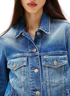 Veste en jean Tommy Jeans Trucker bleue pour femme.