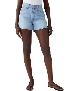 Shorts Levi's en denim claro de los años 80 para mujer.