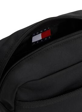 Trousses de toilette Tommy Jeans Essential Daily noir pour homme et femme.