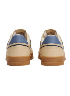 Les baskets Tommy Jeans The Greenwich jaunes pour hommes.