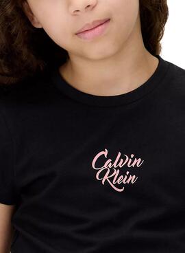 T-shirt Calvin Klein Logo Script noir pour fille.
