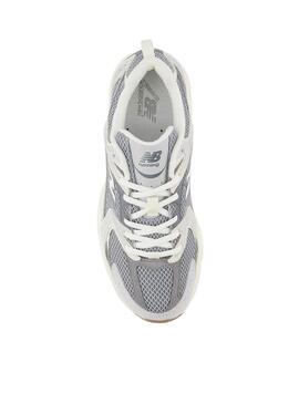 Chaussures New Balance 530 blanc et gris pour femme.