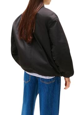 Bomber Tommy Jeans Longline noir pour femme.