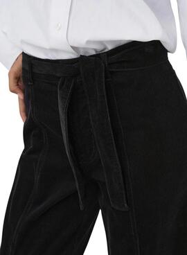 Pantalon Only Madison en velours cotele noir pour femme.
